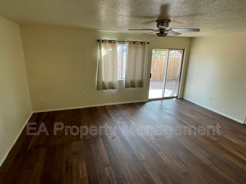 Albuquerque Townhome: 11322 Campo Del Sol Ave NE