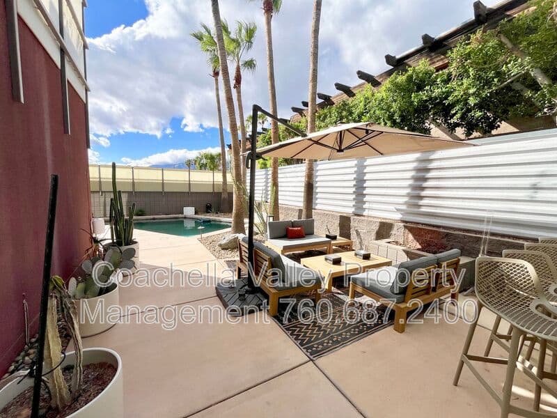 Palm Springs House: 353 Cheryl Dr