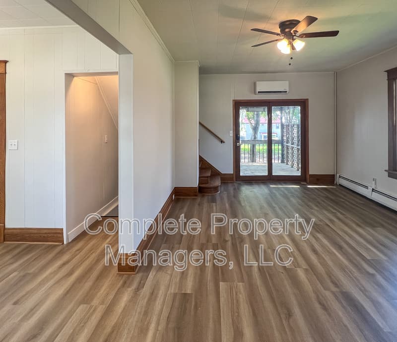 Albert Lea House: 711 Clausen Avenue
