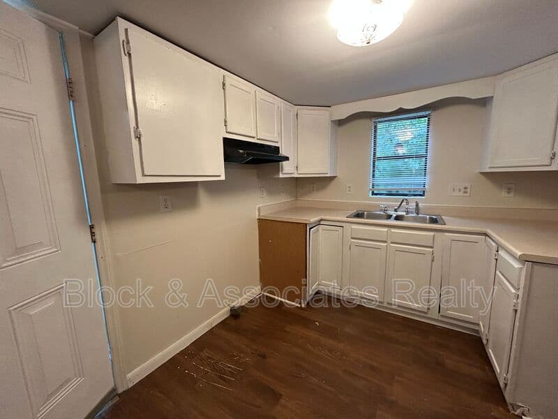 Greensboro House: 3910 Honan Dr