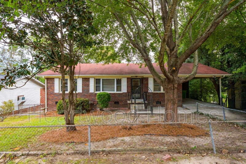 Columbia Condo: 1911 Cermack St