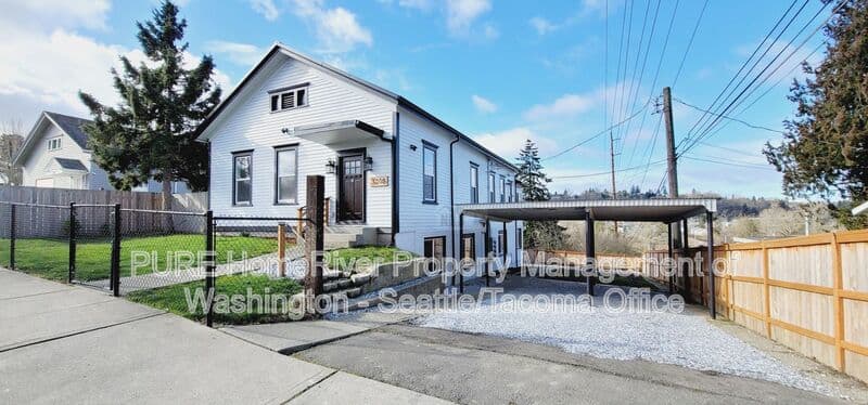 Tacoma Condo: 3216 E Roosevelt Ave