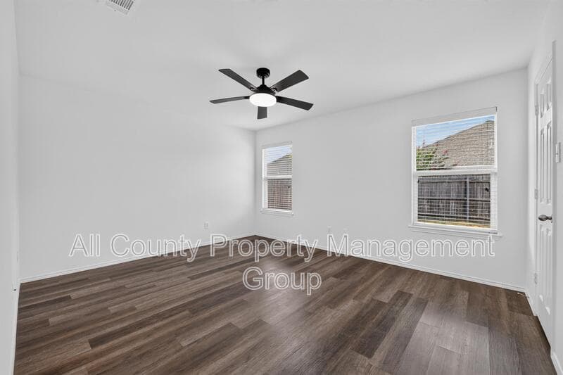 Fort Worth House: 320 Chalkstone Drive