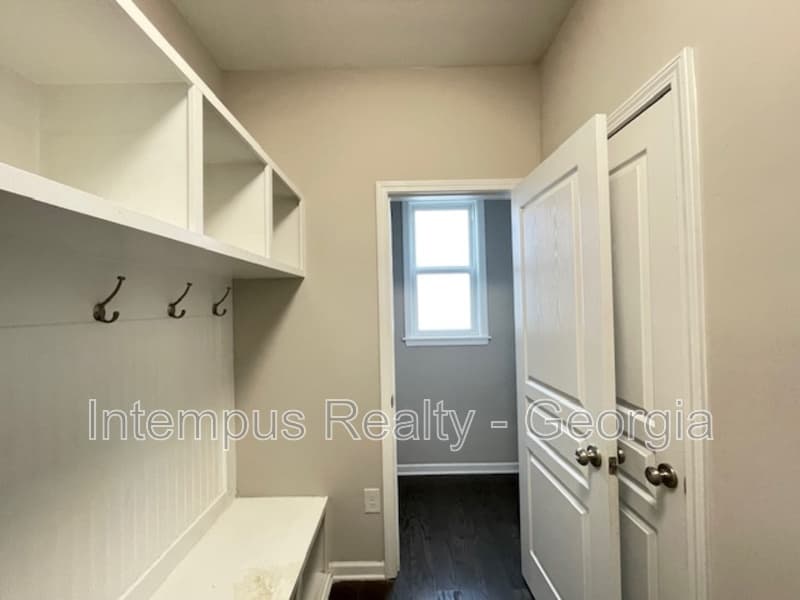Powder Springs House: 3816 Thackary Dr