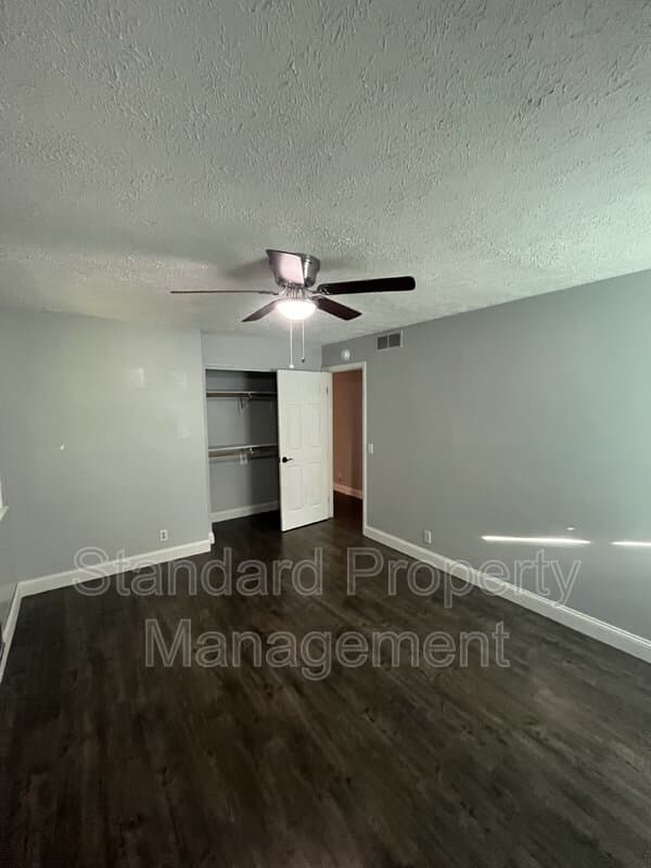 Rochester House: 43 Applewood Drive