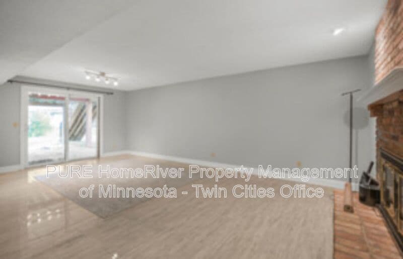 Edina House: 7420 Hyde Park Cir