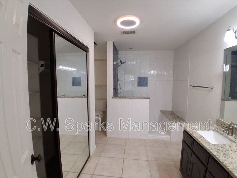 Grapevine House: 1503 Laguna Vista Way