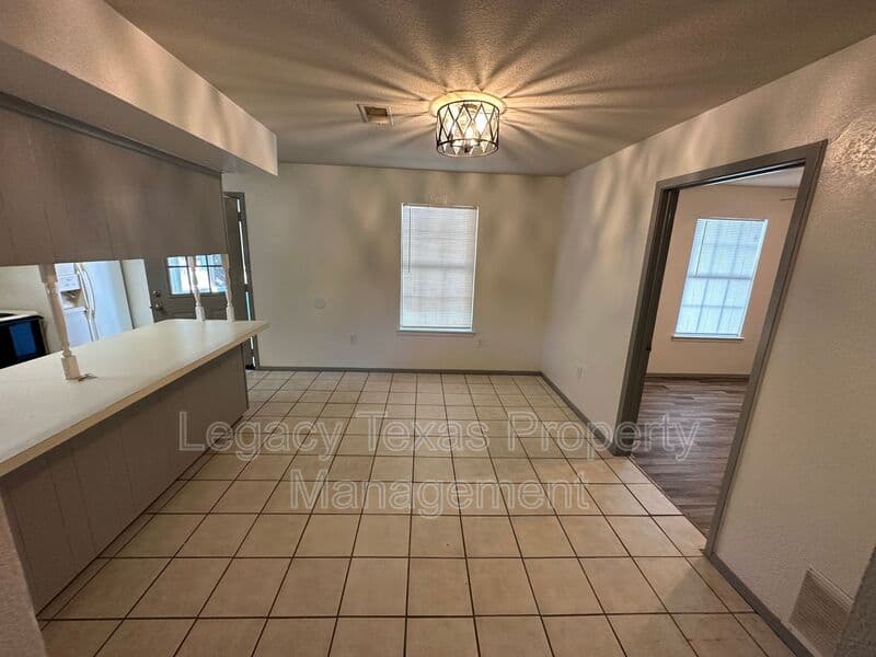 Mansfield House: 7185 Retta Mansfield Rd
