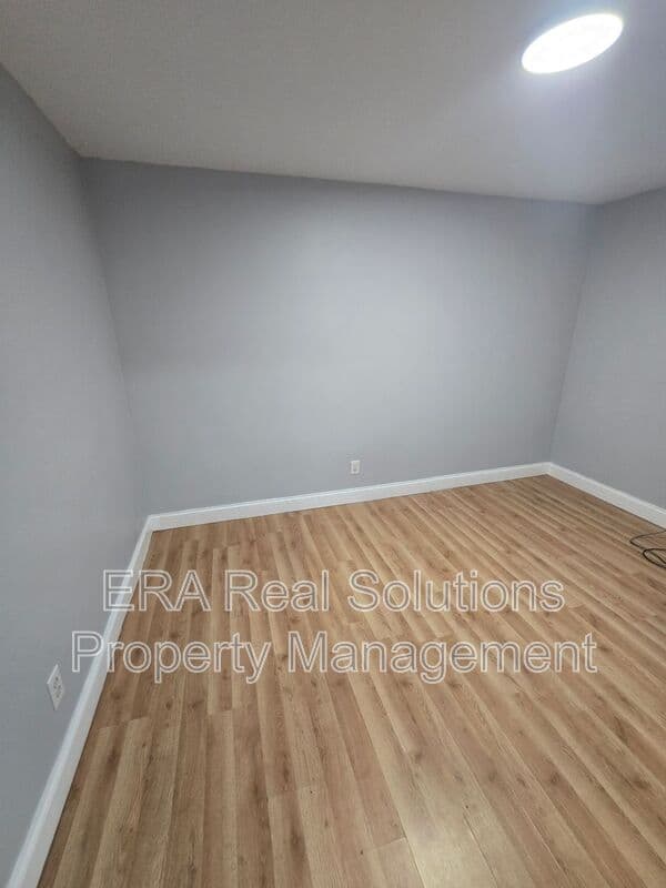 Columbus Condo: 112 COLUMBIAN AVE- A