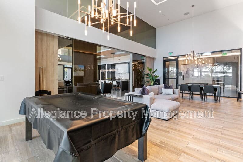 Mclean House: 1650 Silver Hill Dr