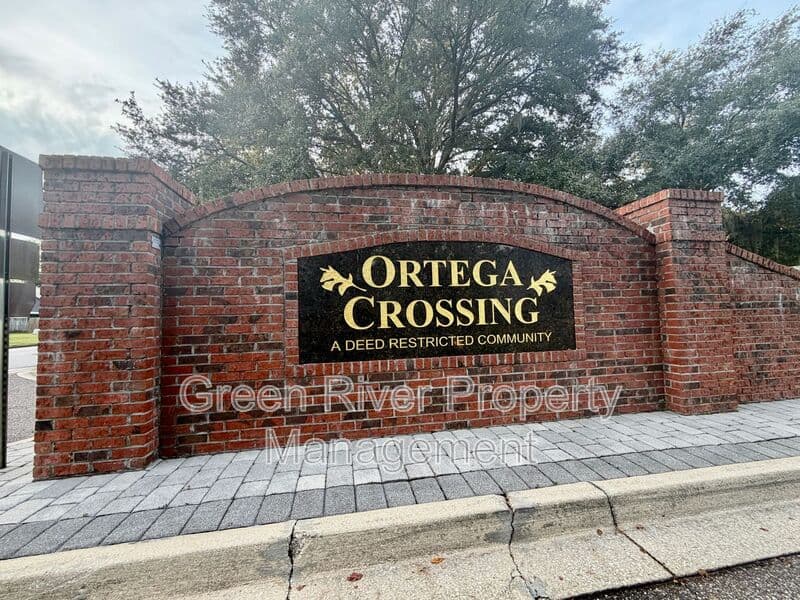 Jacksonville House: 8311 Oak Crossing Drive West