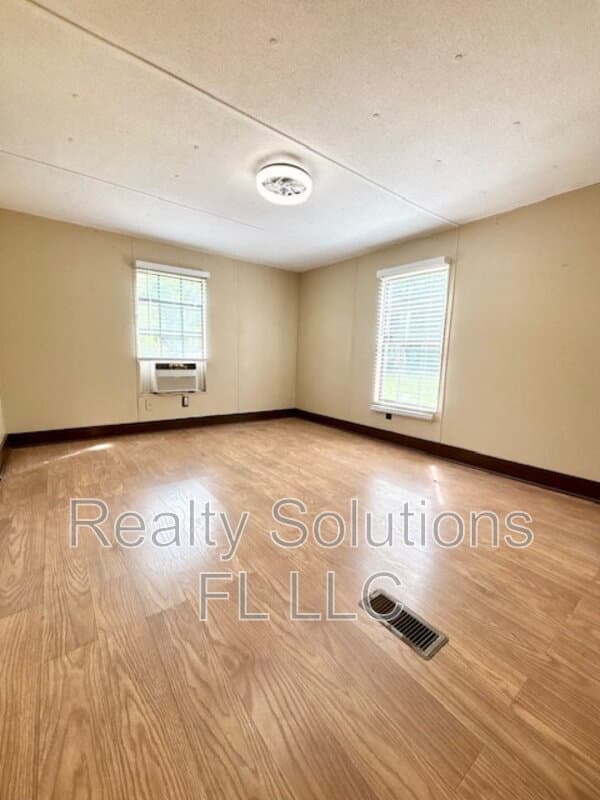Clermont House: 15518 Lake Apopka Road