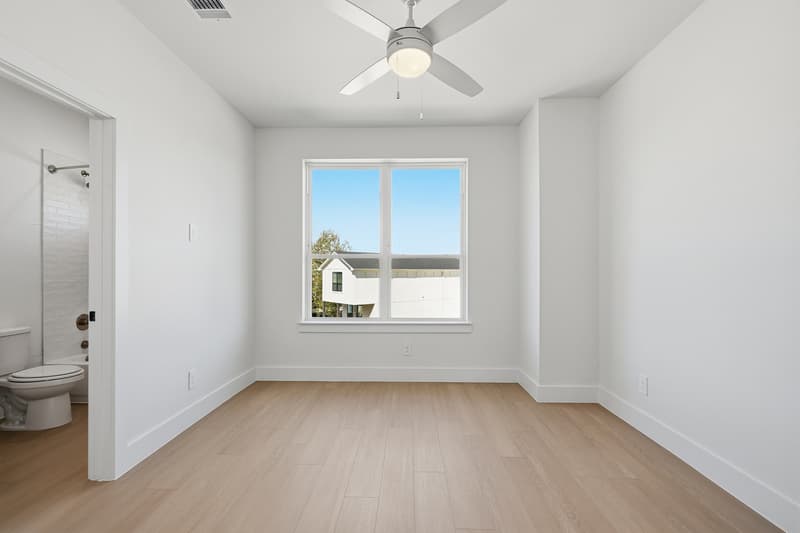 Fort Worth House: 2337 Benbrook Boulevard