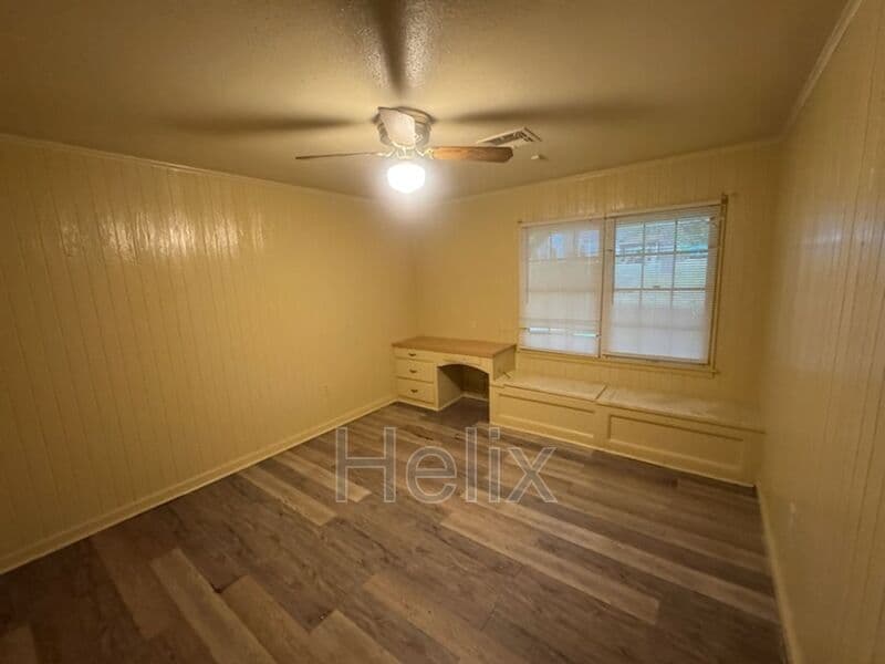 Jackson House: 247 Dona Ave