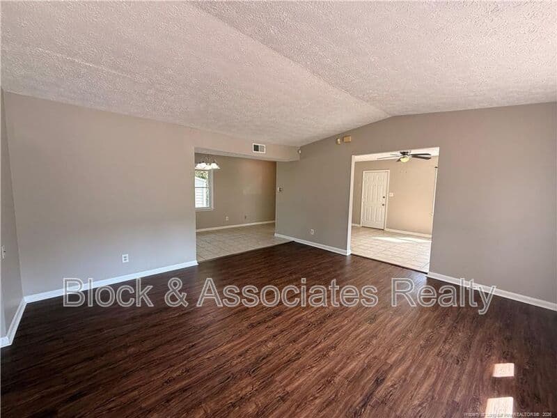 Hope Mills House: 4805 Fellows Ct