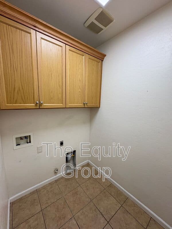 Visalia House: 3042 West Delta Avenue