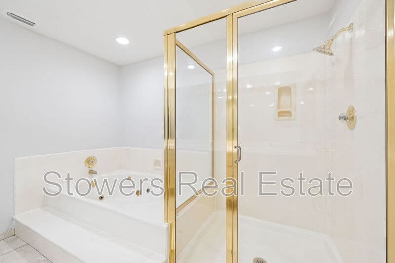 San Ramon Townhome: 613 S Blackbrush Ln