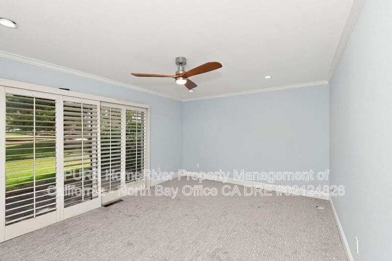 Santa Rosa House: 320 Oak Leaf Cir