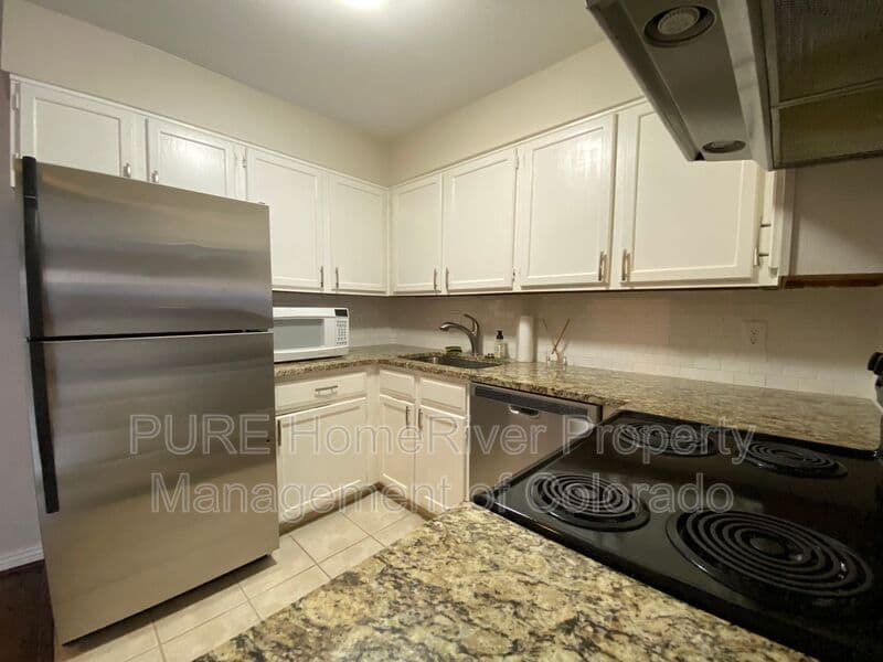 Lakewood Condo: 429 Wright St