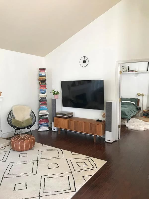 Orange Condo: 700 E Lake Dr