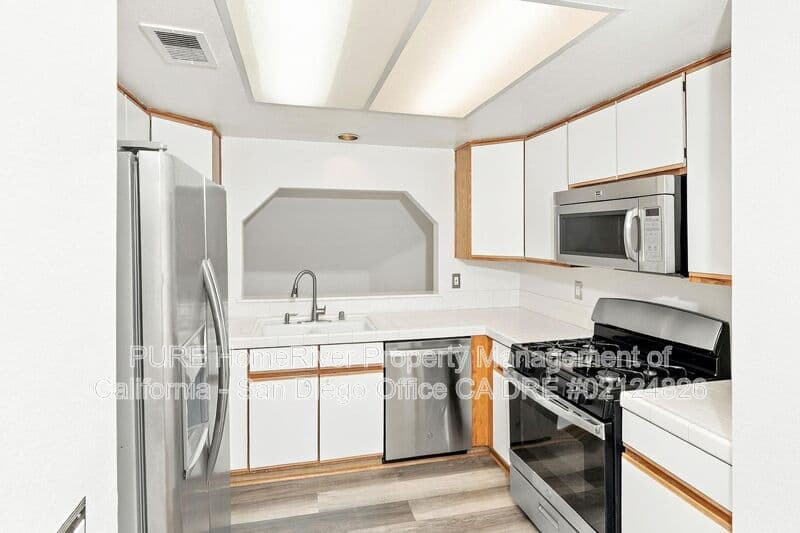 El Cajon House: 12090 Calle de Montana