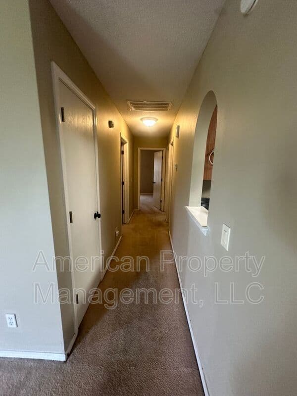 Bartlesville House: 4704 NE Wisconsin St