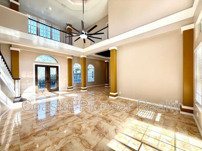 Largo House: 10334 Longwood Dr