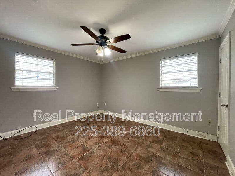 Baton Rouge House: 275 W Chalfont Dr.