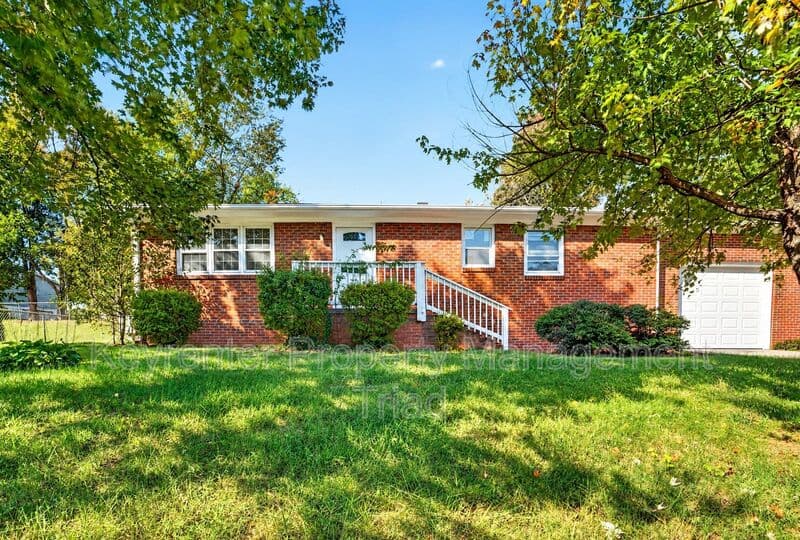 Winston Salem House: 1416 Clark Ave