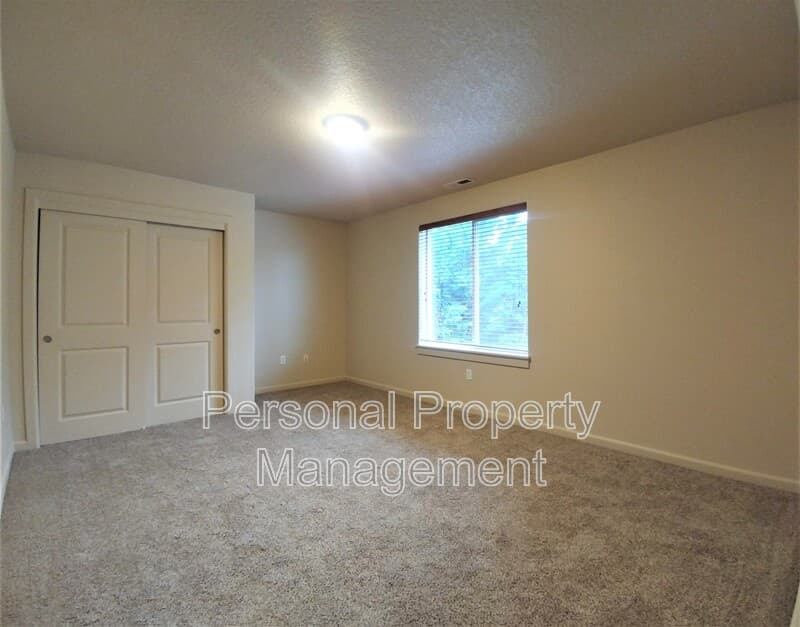 Vancouver House: 10204 NE 102nd Ave