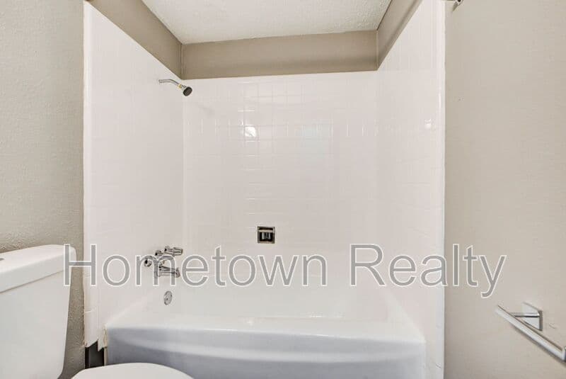 Edmond Condo: 1012 Chartrand Ave