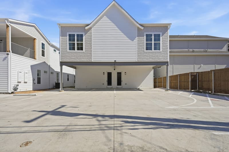 Fort Worth House: 3206 McCart Avenue
