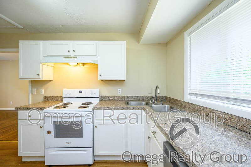 Birmingham House: 413 Wedgeworth Rd