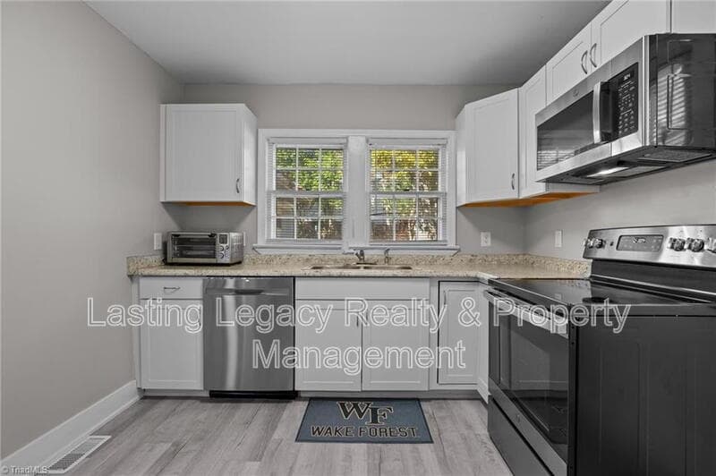 Winston-Salem House: 156 Rosedale Circle