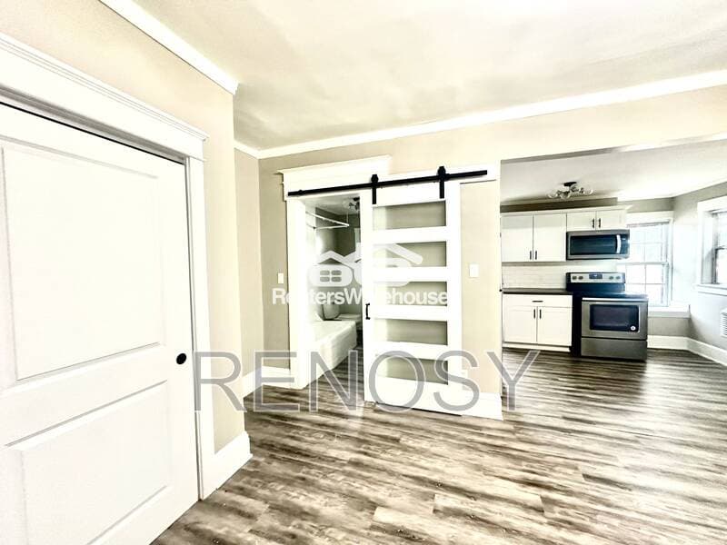Des Moines House: 2500 Grand Ave