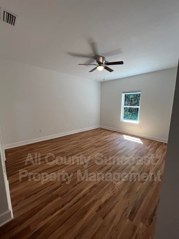 Monticello House: 325 Melrose Dr
