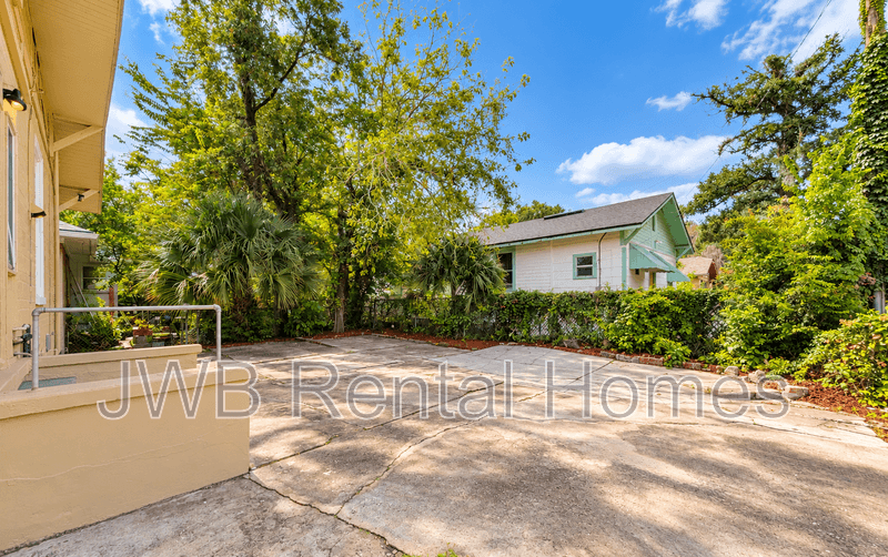 Jacksonville House: 3401 Pearl St N