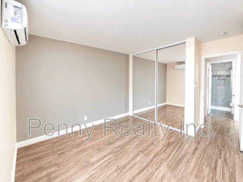 San Diego Condo: 5540 Lindo Paseo