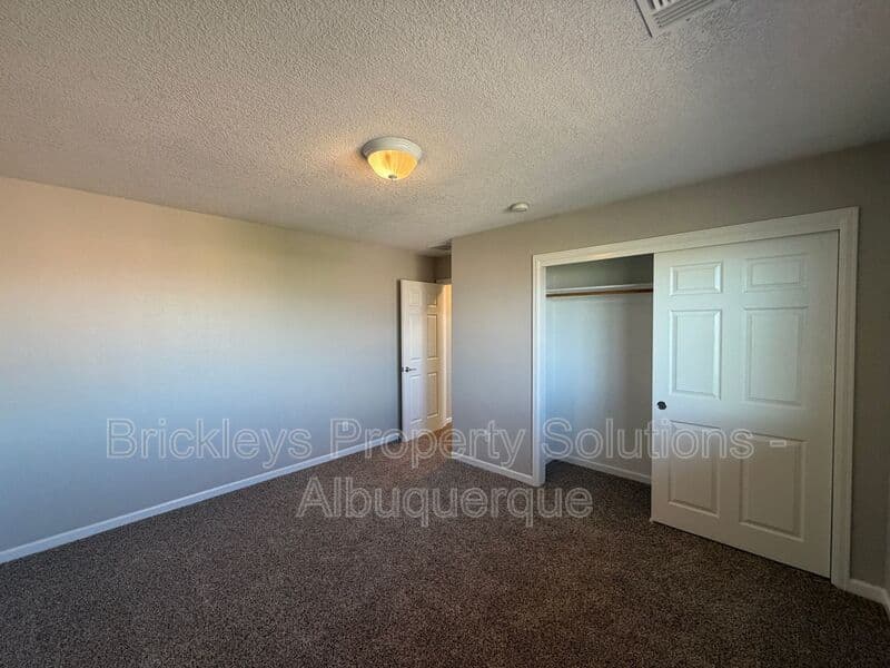 Rio Rancho House: 418 Paseo Roja Pl NE