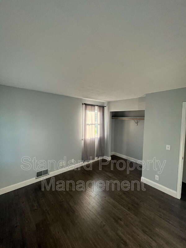 Rochester House: 43 Applewood Drive