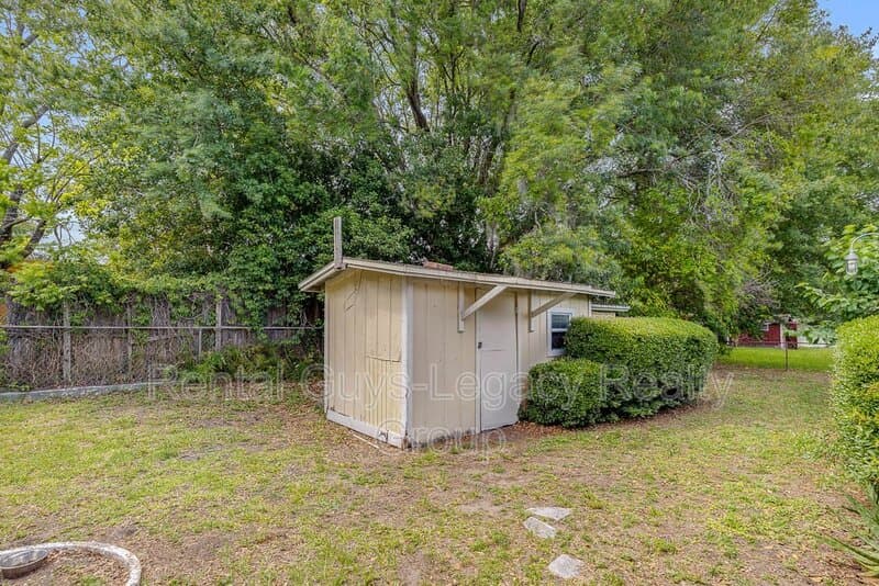 Jacksonville House: 3828 Freel Road