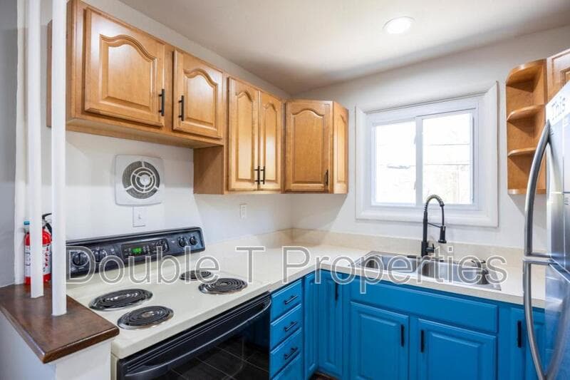 Baltimore Townhome: 2400 W Garrison Ave