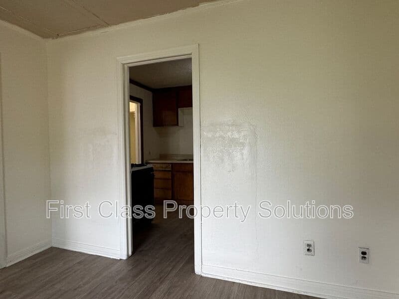 Oklahoma City House: 1904 NE 25th St