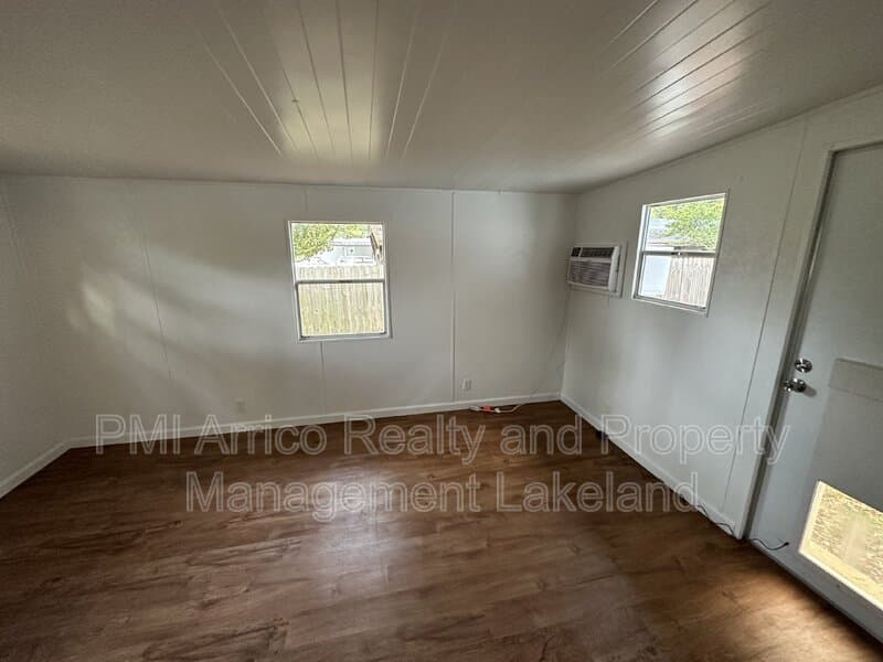 Polk City House: 5444 Jericho Ave