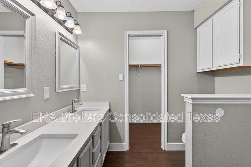 Austin House: 7601 Windrush Dr