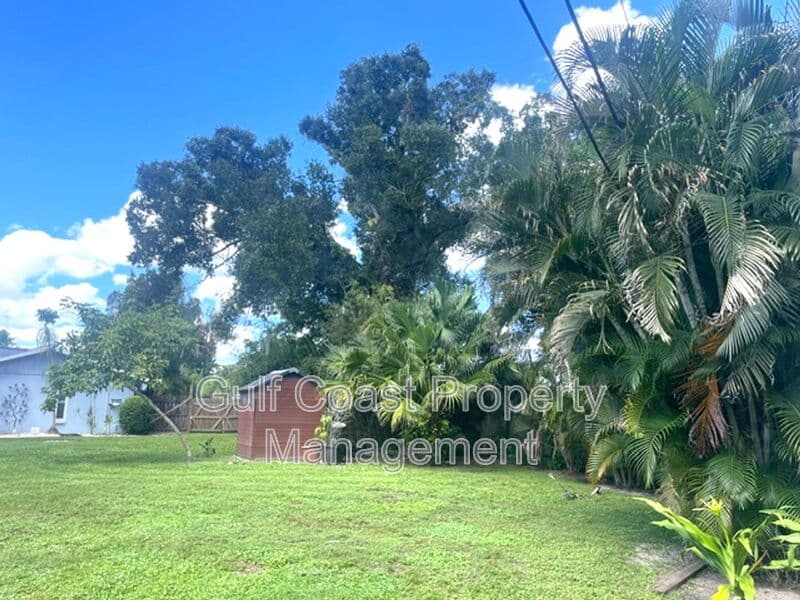 Sarasota House: 3737 Kingswood Dr