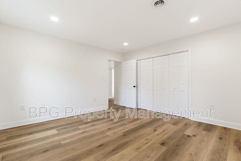Woodstock Condo: 204 N Muhlenberg St