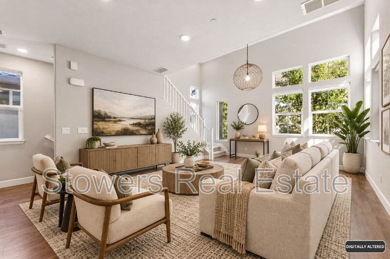 Hayward House: 220 Caterina Way