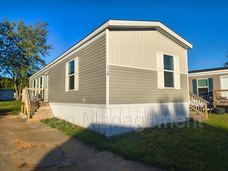 Republic House: 7534 US-60