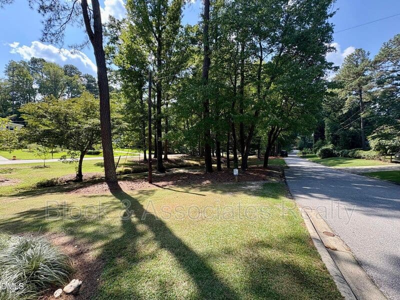 Cary House: 408 Marjorie Dr